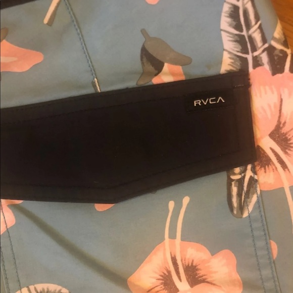 RVCA BOARD SHORTS - 36 - Picture 3 of 5